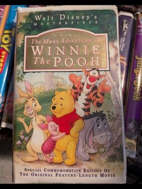 Walt Disney Winnie the Pooh VHS — Yellow & Red